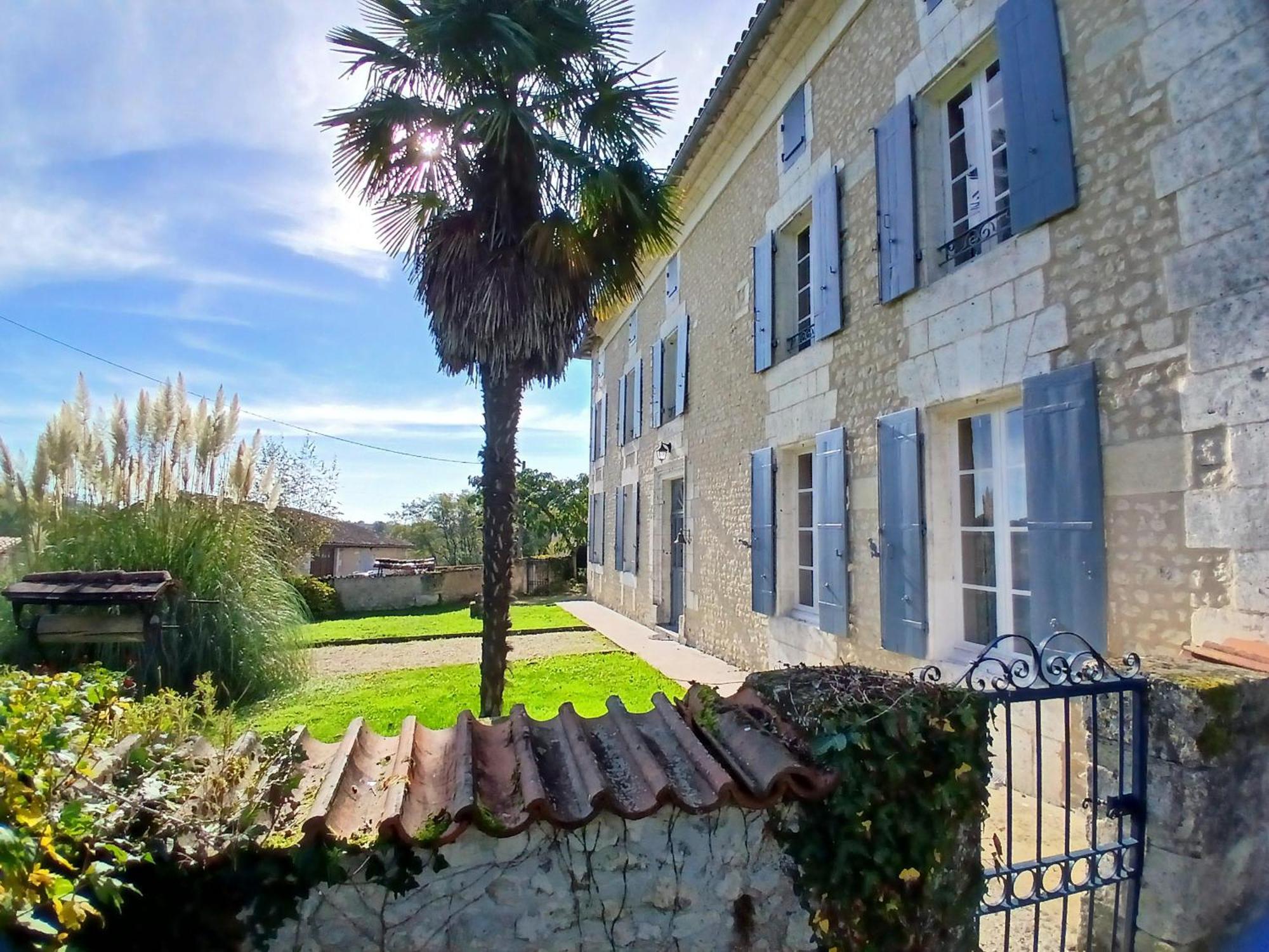 Villa Langlade Estate Montboyer Esterno foto